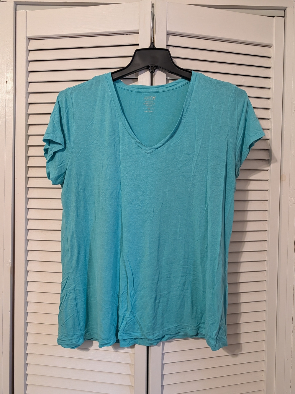 Apt. 9 Women's V-Neck Tee in Aqua